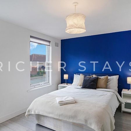 Large Home For Contractors & Families - Garden & Amenities Λονδίνο Εξωτερικό φωτογραφία